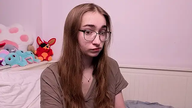 Snapshot of PollyBeev chatting on 05-27-26, 07:38 PollyBeev online show from 05-27-26, 07:38