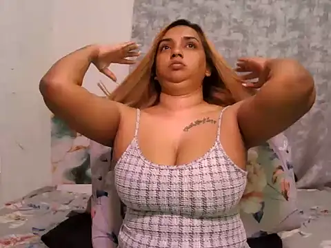Snapshot of GORGEOUSLIPS chatting on 05-19-26, 05:52 GORGEOUSLIPS online show from 05-19-26, 05:52