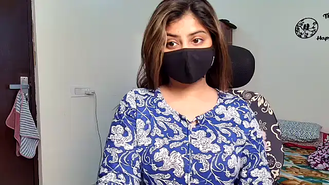 Snapshot of Hoty-Shivangi chatting on 02-25-26, 08:35 Hoty-Shivangi online show from 02-25-26, 08:35