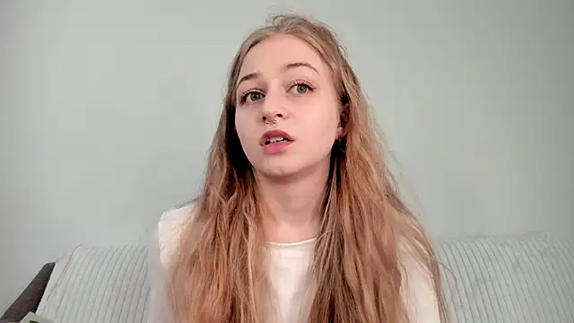 MiaMews online show from 04-22-26, 06:49