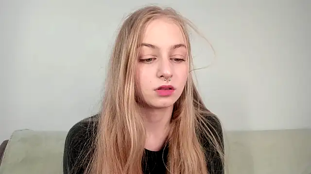 MiaMews online show from 05-15-26, 07:04
