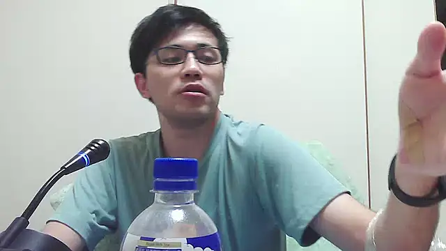 Snapshot of ryusei18570 chatting on 09-13-25, 03:12 ryusei18570 online show from 09-13-25, 03:12