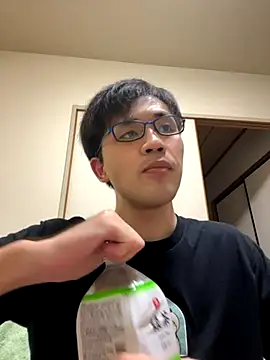 Snapshot of ryusei18570 chatting on 09-23-25, 11:35 ryusei18570 online show from 09-23-25, 11:35