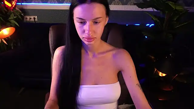 Snow WhiteeeX online show from 09-10-25, 05:40