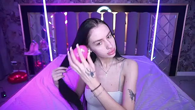 Snow WhiteeeX online show from 04-09-26, 05:40