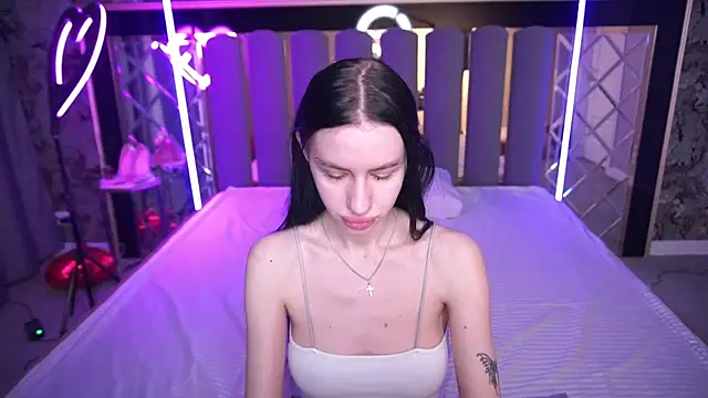 Snow WhiteeeX online show from 04-11-26, 05:45