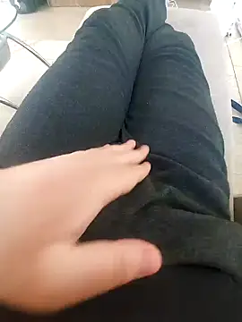 Snapshot of reelciii21 chatting on 02-04-25, 01:06 reelciii21 online show from 02-04-25, 01:06