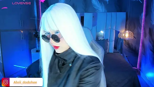 AHRI LEE online show from 12-18-24, 03:37