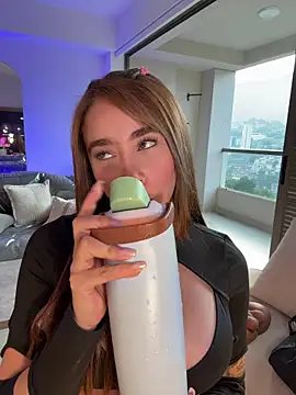 Lanataylor- online show from 04-15-26, 10:54