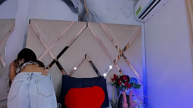 ninaht online show from 10-17-25, 09:50