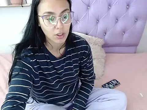 Freyja 01 online show from 10-05-25, 02:32