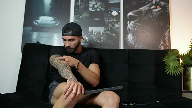 Austin bolt online show from 10-10-25, 02:43