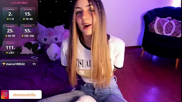 Snapshot of Alice_woodville chatting on 12-28-24, 11:59 Alice woodville online show from 12-28-24, 11:59