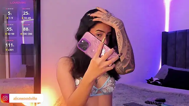 Snapshot of Alice_woodville chatting on 01-26-25, 05:23 Alice woodville online show from 01-26-25, 05:23