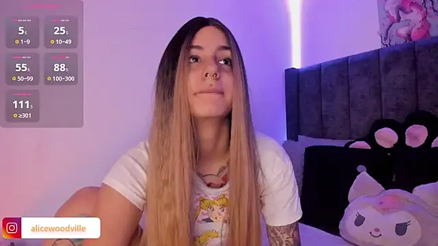 Snapshot of Alice_woodville chatting on 02-13-25, 03:46 Alice woodville online show from 02-13-25, 03:46