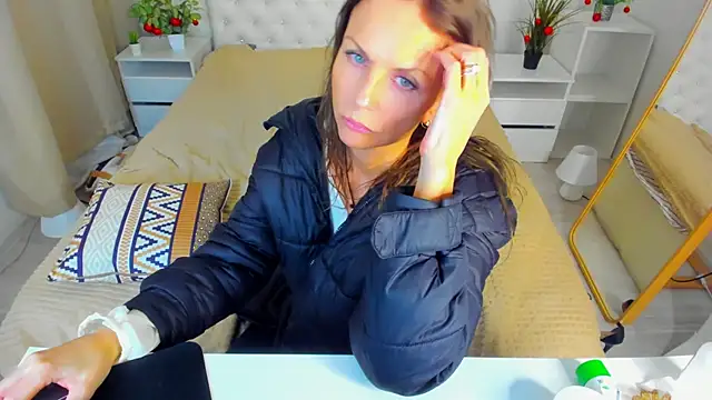 Snapshot of Elizabe_th chatting on 12-15-24, 05:02 Elizabe th online show from 12-15-24, 05:02