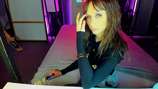 Snapshot of Elizabe_th chatting on 02-18-25, 04:26 Elizabe th online show from 02-18-25, 04:26