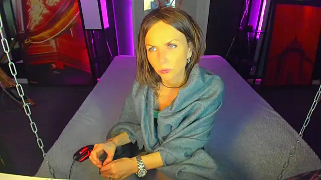 Snapshot of Elizabe_th chatting on 03-10-25, 10:04 Elizabe th online show from 03-10-25, 10:04