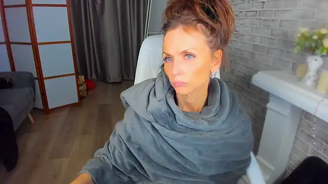 Snapshot of Elizabe_th chatting on 03-12-25, 04:19 Elizabe th online show from 03-12-25, 04:19