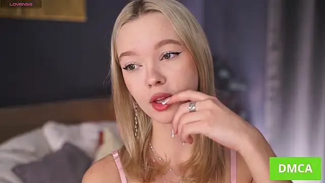 Snapshot of _AlinaBailey chatting on 11-11-25, 08:03 AlinaBailey online show from 11-11-25, 08:03