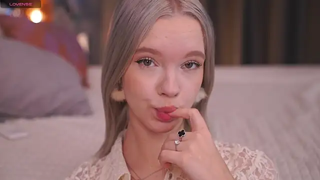 Snapshot of _AlinaBailey chatting on 11-21-25, 07:40 AlinaBailey online show from 11-21-25, 07:40