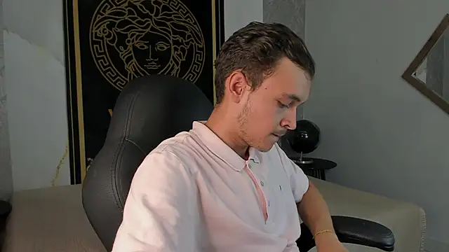 Snapshot of Desmon_Clark chatting on 01-14-25, 12:43 Desmon Clark online show from 01-14-25, 12:43