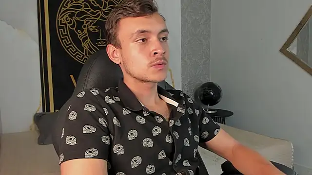 Snapshot of Desmon_Clark chatting on 01-15-25, 01:12 Desmon Clark online show from 01-15-25, 01:12