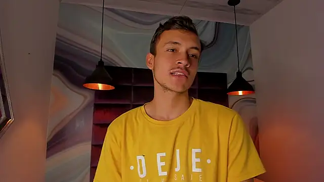 Snapshot of Desmon_Clark chatting on 01-20-25, 03:37 Desmon Clark online show from 01-20-25, 03:37