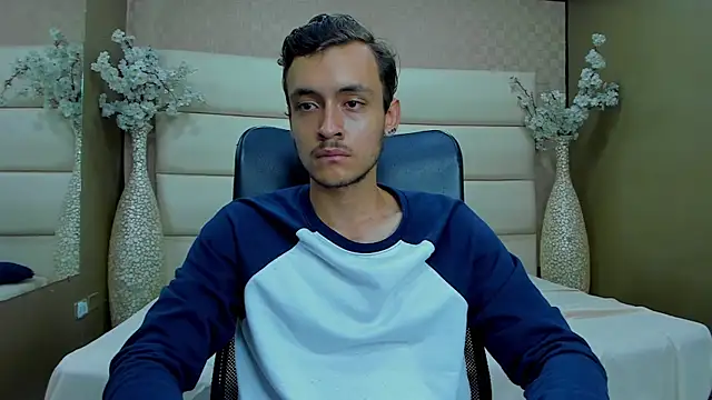 Snapshot of Desmon_Clark chatting on 02-02-25, 06:04 Desmon Clark online show from 02-02-25, 06:04