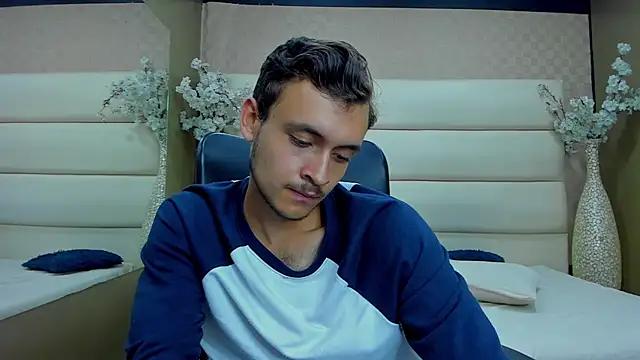 Snapshot of Desmon_Clark chatting on 02-02-25, 09:08 Desmon Clark online show from 02-02-25, 09:08