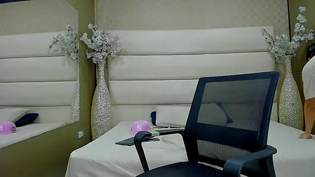 Snapshot of Desmon_Clark chatting on 02-06-25, 08:50 Desmon Clark online show from 02-06-25, 08:50