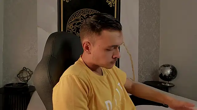 Snapshot of Desmon_Clark chatting on 02-20-25, 06:35 Desmon Clark online show from 02-20-25, 06:35