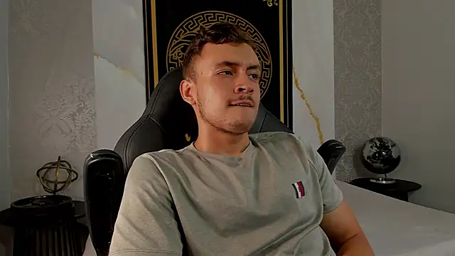 Snapshot of Desmon_Clark chatting on 03-05-25, 12:05 Desmon Clark online show from 03-05-25, 12:05