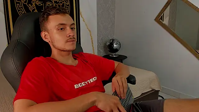 Snapshot of Desmon_Clark chatting on 03-07-25, 01:42 Desmon Clark online show from 03-07-25, 01:42