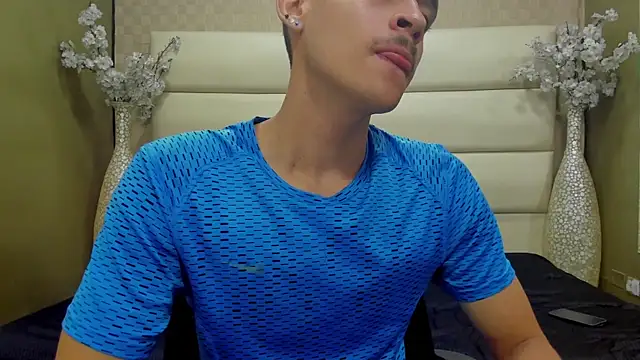 Desmon Clark online show from 03-11-25, 01:05