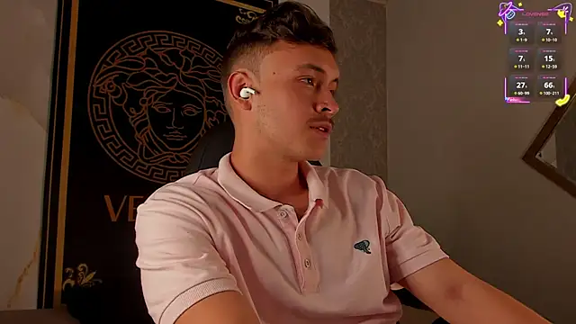 Snapshot of Desmon_Clark chatting on 09-29-25, 12:16 Desmon Clark online show from 09-29-25, 12:16