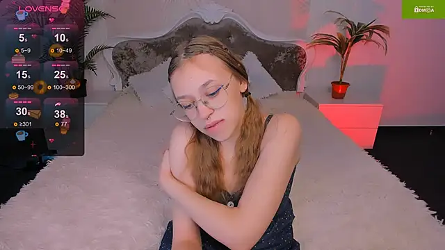 Snapshot of LayriantaVee chatting on 01-13-25, 07:43 LayriantaVee online show from 01-13-25, 07:43