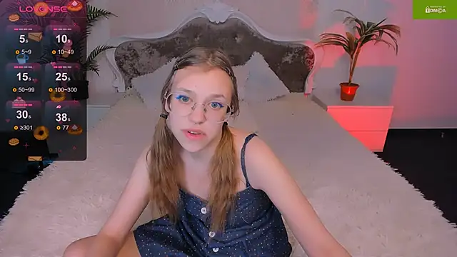 Snapshot of LayriantaVee chatting on 01-13-25, 01:49 LayriantaVee online show from 01-13-25, 01:49