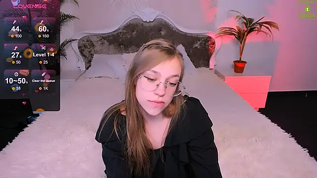 Snapshot of LayriantaVee chatting on 01-15-25, 10:06 LayriantaVee online show from 01-15-25, 10:06