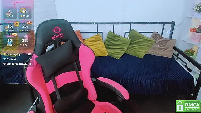 Snapshot of LayriantaVee chatting on 01-16-25, 10:10 LayriantaVee online show from 01-16-25, 10:10