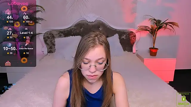 Snapshot of LayriantaVee chatting on 01-17-25, 10:11 LayriantaVee online show from 01-17-25, 10:11