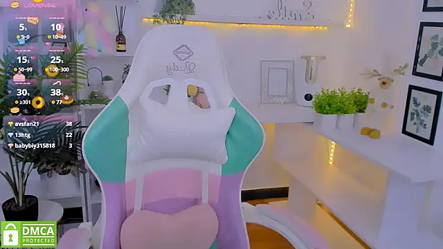 Snapshot of LayriantaVee chatting on 01-29-25, 10:05 LayriantaVee online show from 01-29-25, 10:05