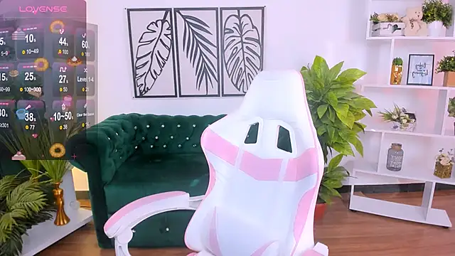 Snapshot of LayriantaVee chatting on 02-11-25, 07:12 LayriantaVee online show from 02-11-25, 07:12