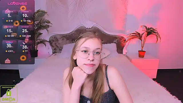 Snapshot of LayriantaVee chatting on 02-12-25, 07:13 LayriantaVee online show from 02-12-25, 07:13