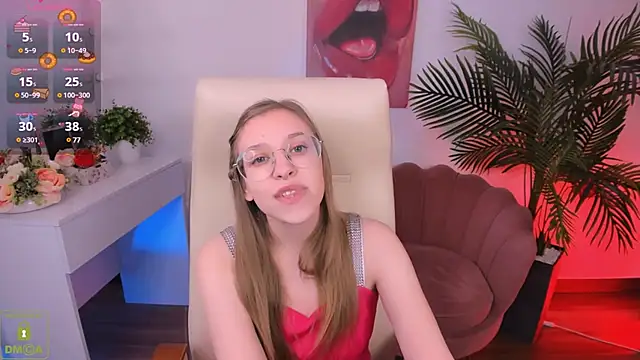 Snapshot of LayriantaVee chatting on 02-17-25, 07:04 LayriantaVee online show from 02-17-25, 07:04