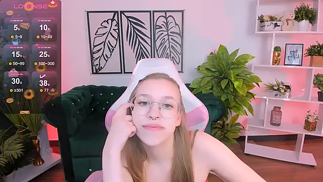 Snapshot of LayriantaVee chatting on 02-22-25, 06:50 LayriantaVee online show from 02-22-25, 06:50