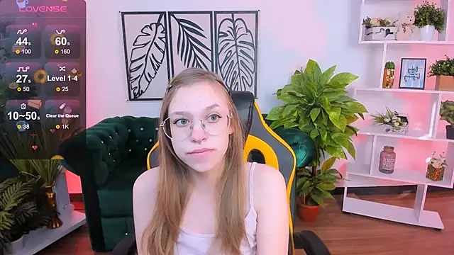 Snapshot of LayriantaVee chatting on 02-23-25, 07:00 LayriantaVee online show from 02-23-25, 07:00