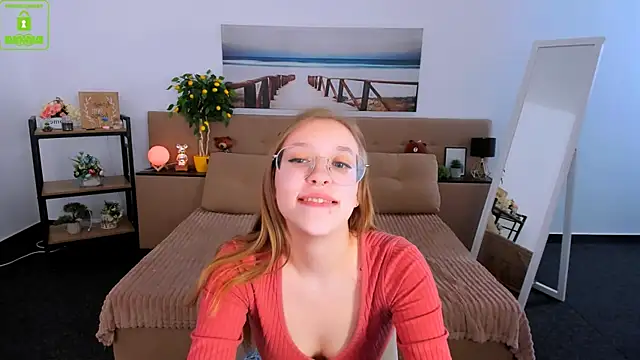 Snapshot of LayriantaVee chatting on 03-01-25, 01:18 LayriantaVee online show from 03-01-25, 01:18