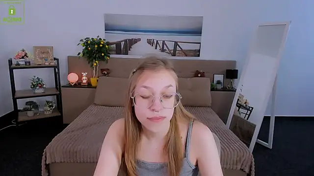 Snapshot of LayriantaVee chatting on 03-02-25, 10:03 LayriantaVee online show from 03-02-25, 10:03