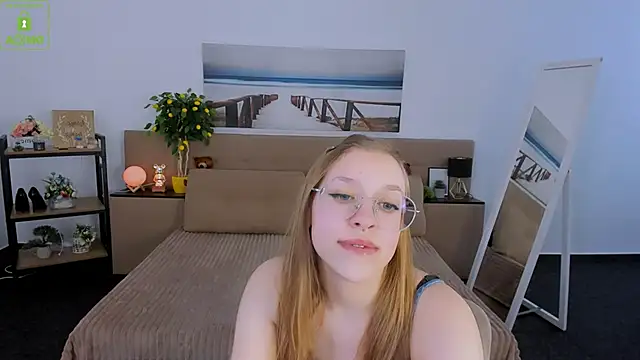 LayriantaVee online show from 03-06-25, 10:09